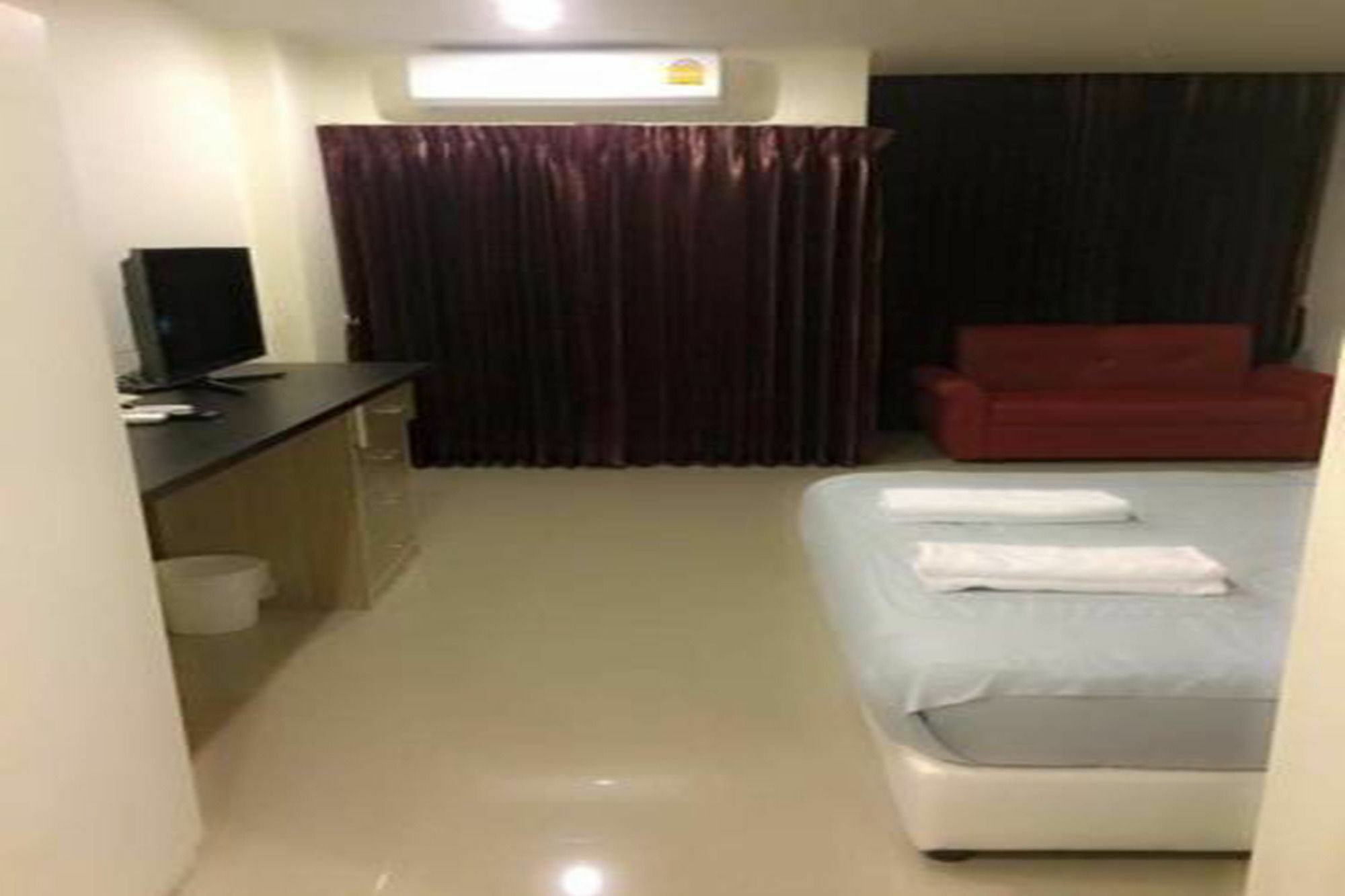 Bb Grand Residence Pattaya Bagian luar foto